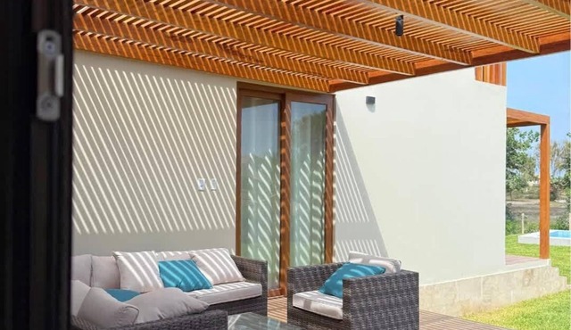 Heated Pool & Private Jacuzzi Villa Steps to Beach in Chincha