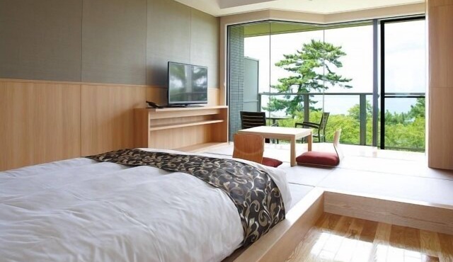 Hotel Biwa Dog in Hikone