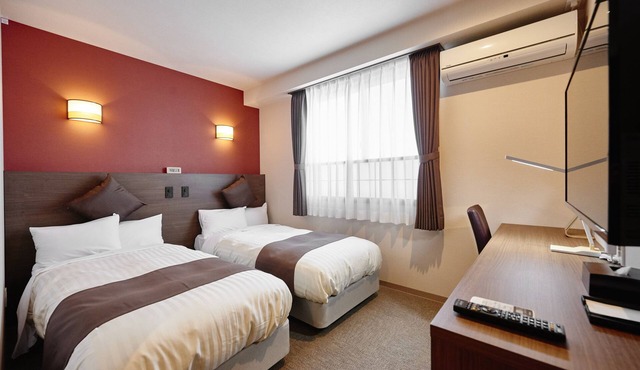 Hotel Kan-raku Honjo Waseda Ekimae in Honjo