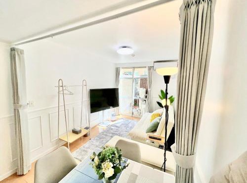 Ikebukuro 1 stop 2 min Designer Entire House 3BR up to 8 guests 3 min to Convenience Store