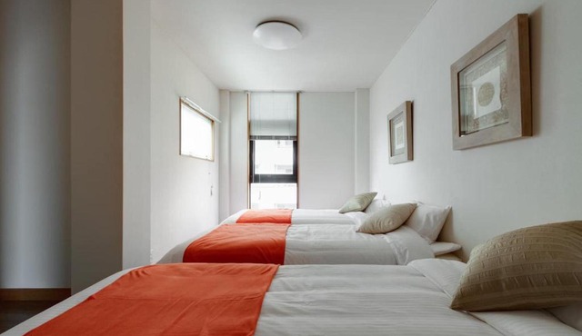 KB1*Unique HUGE house for family/JR +subway in Osaka