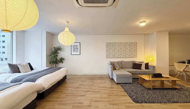 Large Apt for 10 by Hondori Shopping