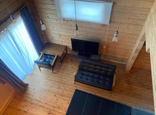 large log cabin 桜 in Toyoura