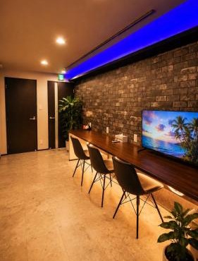 LEON RESORT HOTEL Max 6 people Namba 5min OsakaCastle 6min Shinsaibashi 10min USJ 18min for family 3 train lines Best location 3 bedrooms 最大6名 難波5分 大阪城6分 心斎橋10分 USJ18分 3路線立地抜群 一棟貸切