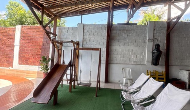 Linda Casona con piscina AC wifi mall para 12 personas in Iquitos