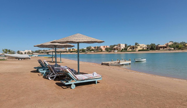 Luxury 4BR Lagoon Villa Private Beach Sleeps 9 El Gouna