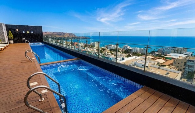 Luxury Ocean View Loft Piscina y Rooftop Barranco in Lima
