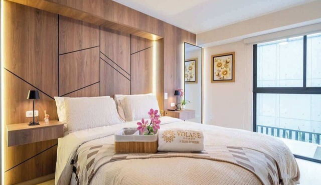 Luxury Stay Steps from Larcomar | Pool & Parking in Miraflores