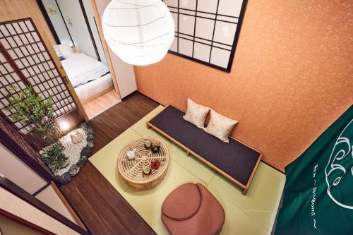 Maximum 10 people , 5 minutes by train to Namba , 65square , Japanese-style tea room , Private old house , Suitable for families in Osaka