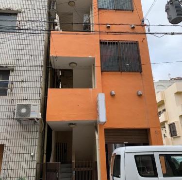 Maximum of 18 people can be rented in one building 3 minutes walk to Tomari Port 10 minutes drive to the airport No parking lot 30 seconds walk from paid parking lot warayunso port city May
