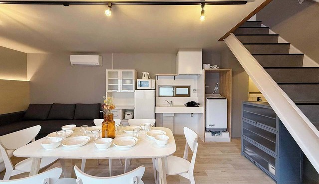 Modern 2-Story Apt Near Peace Park Sleeps 10