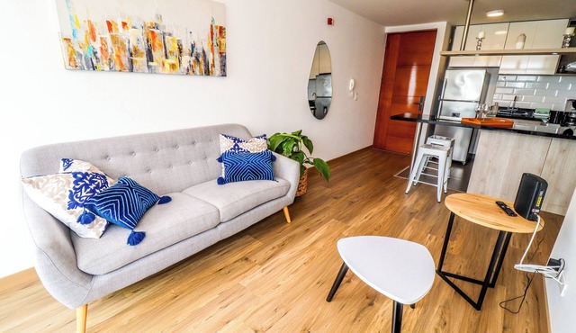 Modern 2BR/2BA Apartment w/balcony, Wifi 1000Mbps and garage in San Miguel Lima