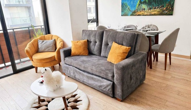 Modern 2BR Apt for 8 +Parking | Central Miraflores