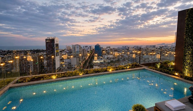 Modern apartment with panoramic views, on the corner of San Isidro Street and just steps from the Costa Verde
