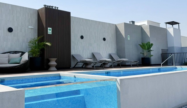 Modern Apt 1BR, Queen Bed, Fast WiFi, Pool & Gym in Miraflores