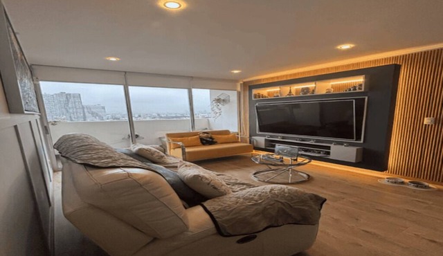 Modern Apt in Lince Just Steps from San Isidro in Lince