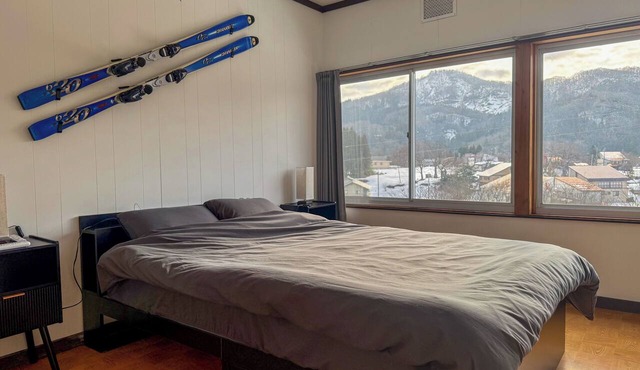 Mountain-View Ski Lodge, Myoko — Sleeps 5, 5 Resorts Within 20 Min in Joetsu