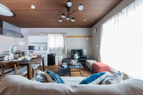NEW Cozy house with Elevator, Free Internet