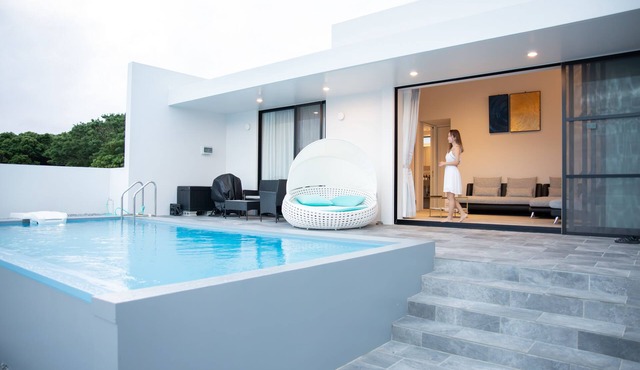 NEW! Luxury villa with private pool! Please enjoy a completely private moment, limited to one couple per day.