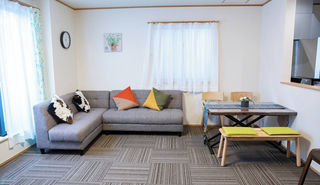 Newly Built Villa * 8-minute walk from Skytree-Oshiage Station * 3-minute tram ride to Asakusa * Direct access to Haneda Airport, Narita Airport, and Disney in 墨田区