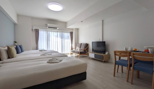 Nonsmoking Double bed x 1 Single bed x 2 Stan/Osaka Ōsaka in Osaka