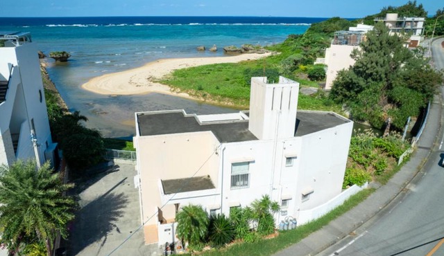 Ocean Therapy House in Onna