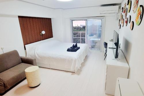 Ocean View! King-size Bed! 2min to the Beach! in Onna