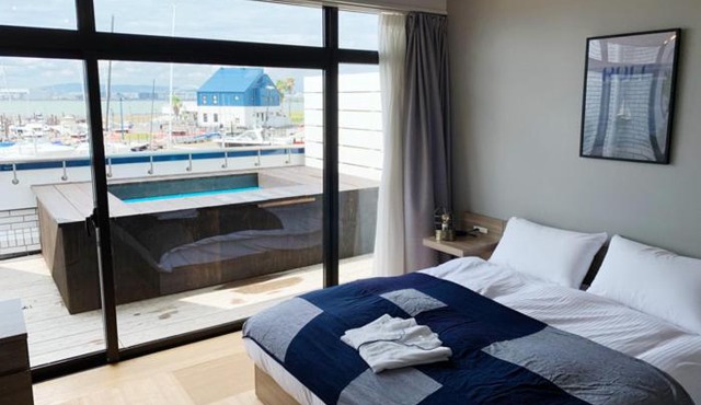 Osaka Hokko Marina HULL in Osaka