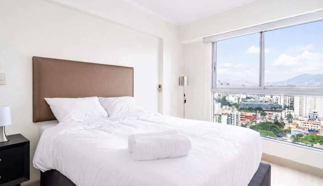 Penthouse Duplex City Views Pool, Gym King Bed