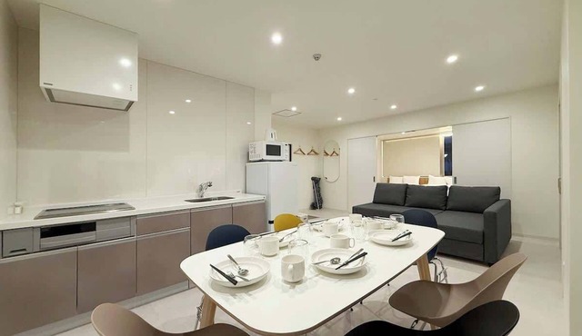 Perfect Group Stay: Central 2BR Apartment