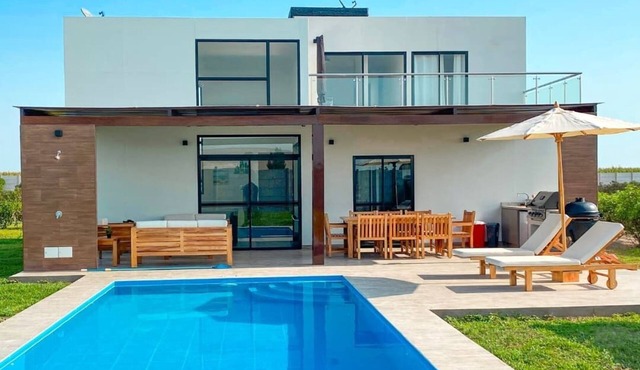 Pisco Villa: Private Pool & Games on 1400m² in Pisco