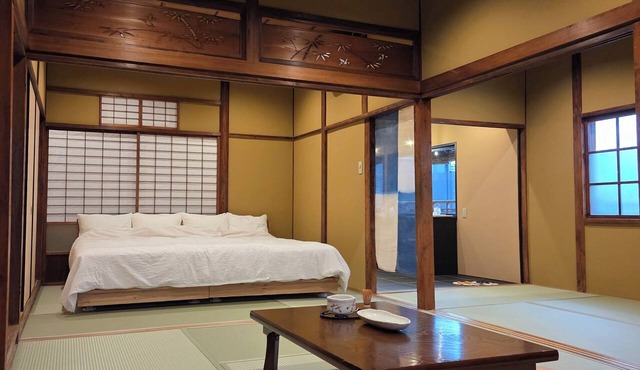 Private 80-Year-Old Authentic Japanese Home | Walking Distance to Osaka Castle | 2 Stops to Sta in 大阪市