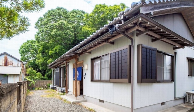 Private rental accommodation with guaranteed parking for 2 cars in front of the Inner Shrine 1 min/Ise Mie in Ise