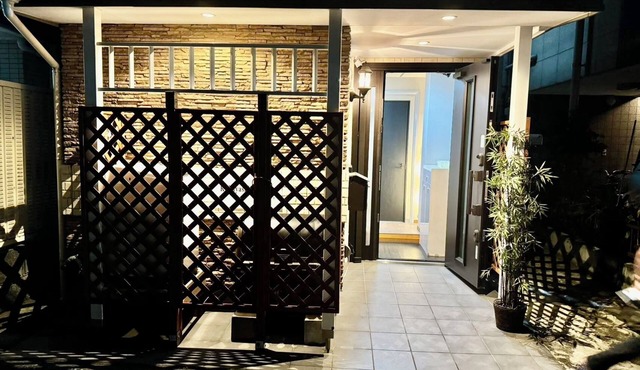 Recommended for 1 ~ 4 persons! Japanese traditional tatami room/free wifi/amenities available/7 min walk to the station! in Tokyo