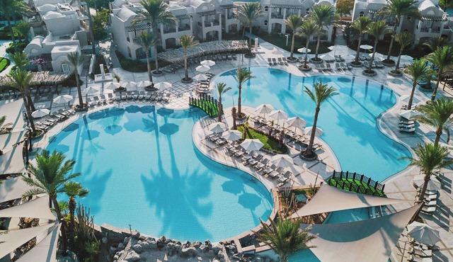 Romantic Suite with Oceanfront Views Ideal for Couples with 2 Pools and Spa