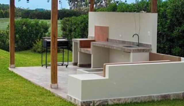 Rustic Beach House w/Pool & Near Ocean in Chincha Baja