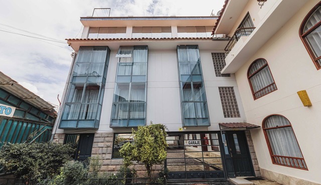 San Pedro Apartments