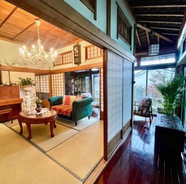 Satsuma vacation Bougainvillea cafe
