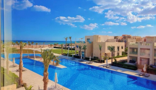 Sea View Penthouse with Private Rooftop Jacuzzi – Mangroovy El Gouna
