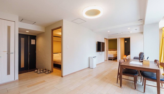 SERENE | Kuromon · 701 | 80 m² · 4BR · 2 shower rooms | Private Family Suite in Osaka