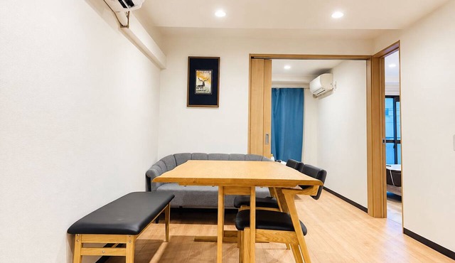 SERENE | Nishikujo, 4th Floor | 60 ㎡, Sleeps 7 | Direct Access to USJ and Osaka Station in 大阪市