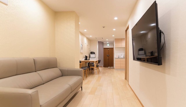 SERENE Osaka | 5-Min to Tenmabashi Station | 3F | 3BR, 2 Showers | Cherry Blossom Spot in Osaka