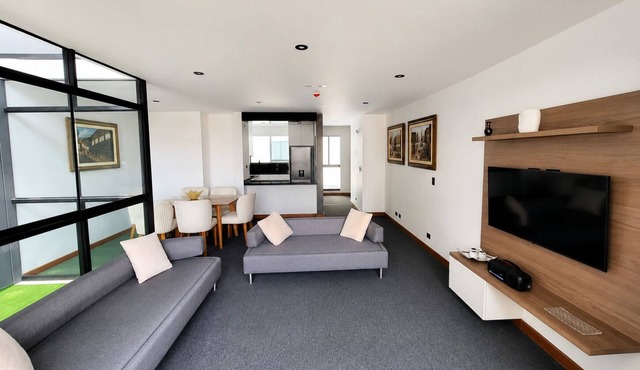 Spacious 3-Bedroom Apartment in Miraflores | Fast WiFi | Parking | Near Ocean View
