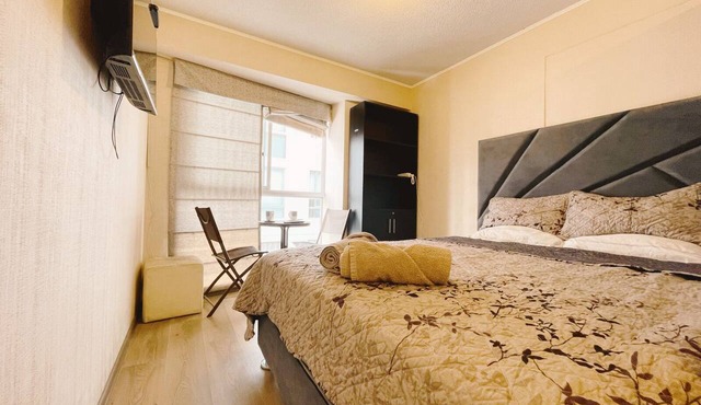 Spacious private room with private bathroom and TV in Barranco