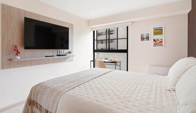 Studio with A/C, desk and coworking space in Larco