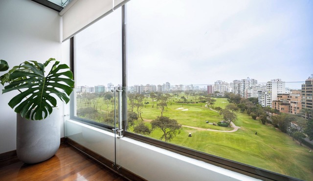 Stylish 100m² Duplex Overlooking Golf Club - San Isidro Prime in Lima