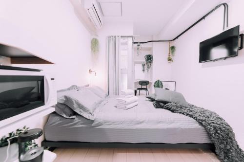 Stylish Minimalist Loft 4 & Gym in Namba Compact Studio 02