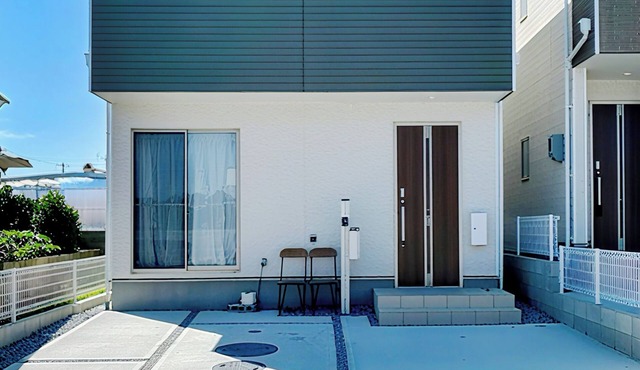 Tanzhage in a newly built house in the countryside near the sea.