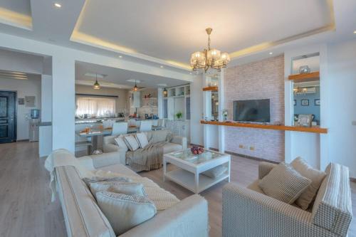 Telal Villa overlooking the sea