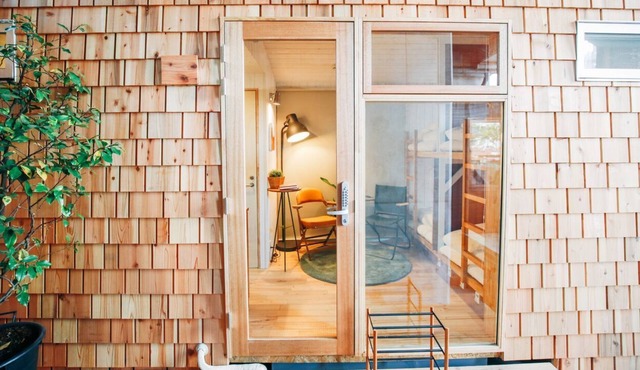 Tinys Yokohama Hinodecho - Campground - Hostel
